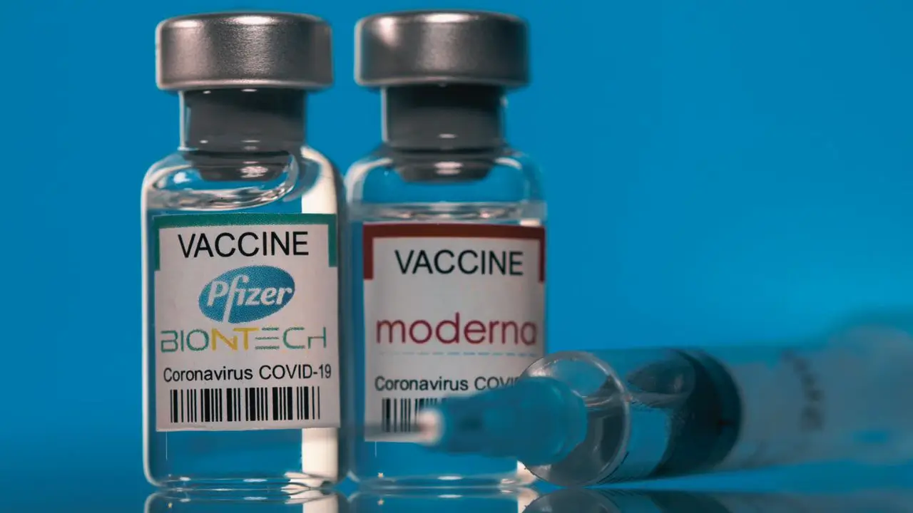 Cổ phiếu Pfizer và Moderna lao dốc trước thông tin chính quyền Trump sẽ điều tra liên quan đến trẻ em tử vong sau tiêm vắc-xin Covid-19