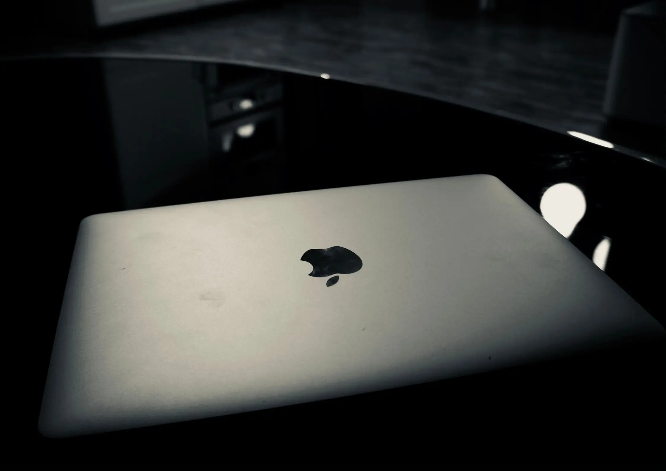 Apple Chật Vật Giữ Chân Nhân Tài AI Giữa Cuộc Đua Khốc Liệt Tại Thung Lũng Silicon