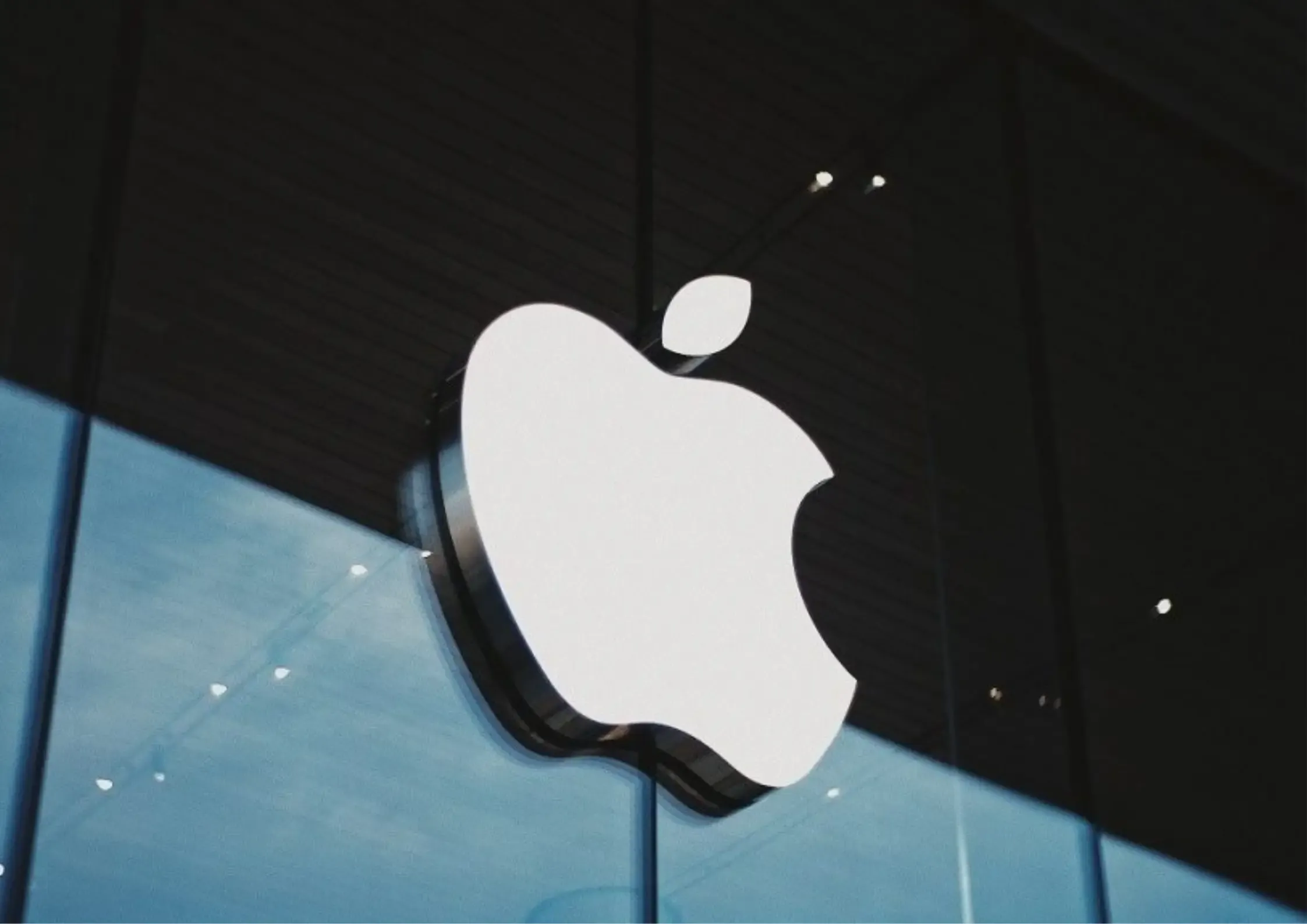 Apple’s Revenue Rebound Marks Strongest Growth Since 2021: What It Means for Investors