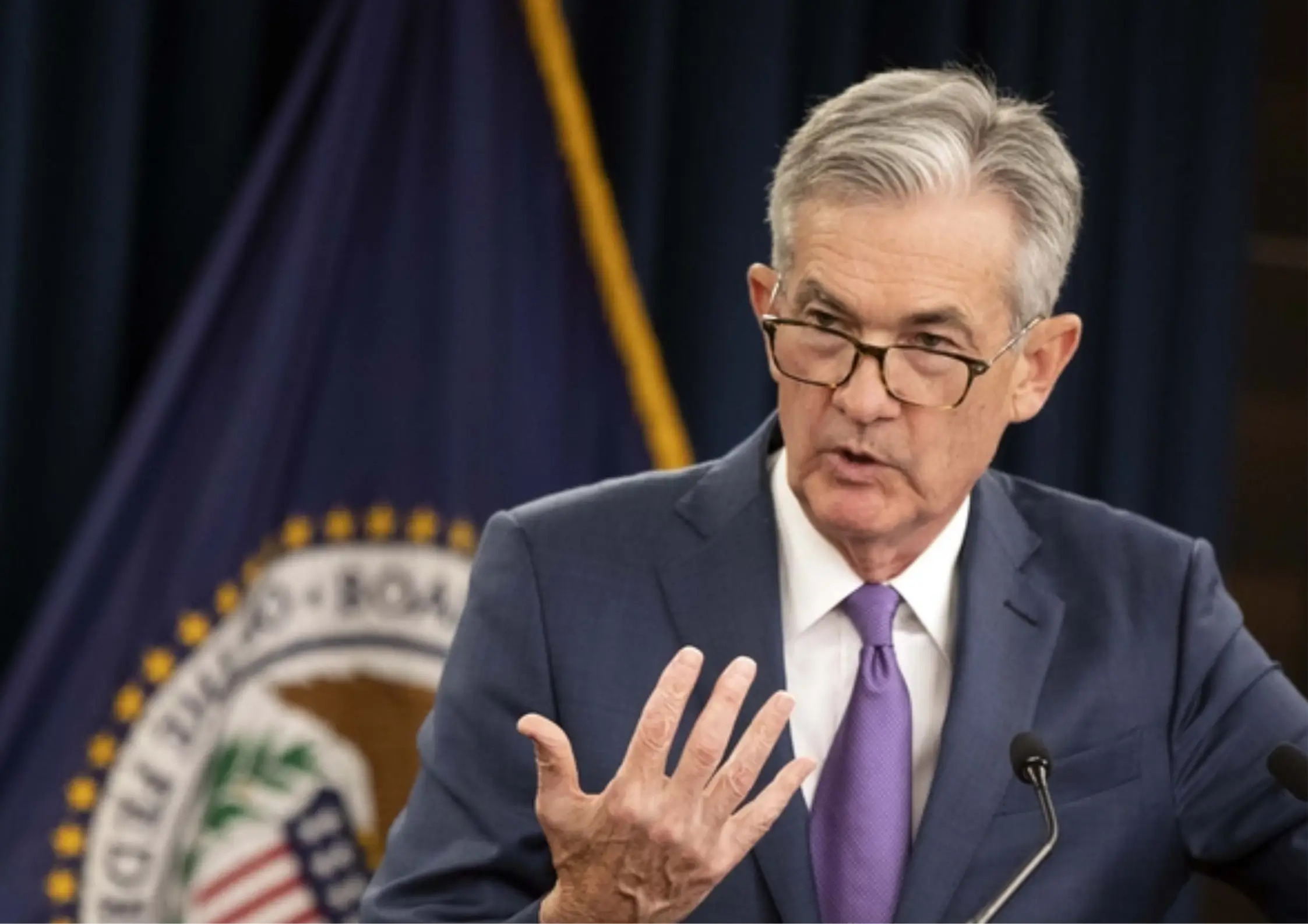 Chính sách tiền tệ Mỹ đối mặt thách thức kép: Lạm phát và thuế quan