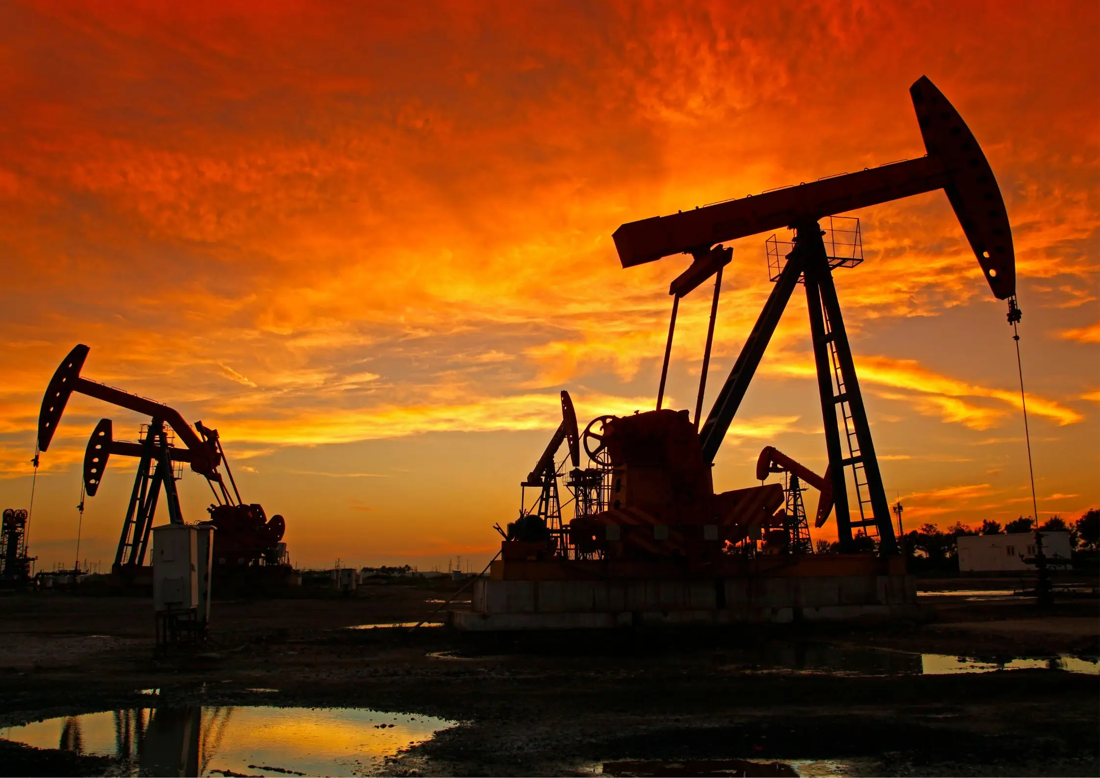 Giá dầu giảm khi nguồn cung tăng và lo ngại nhu cầu suy yếu trở lại