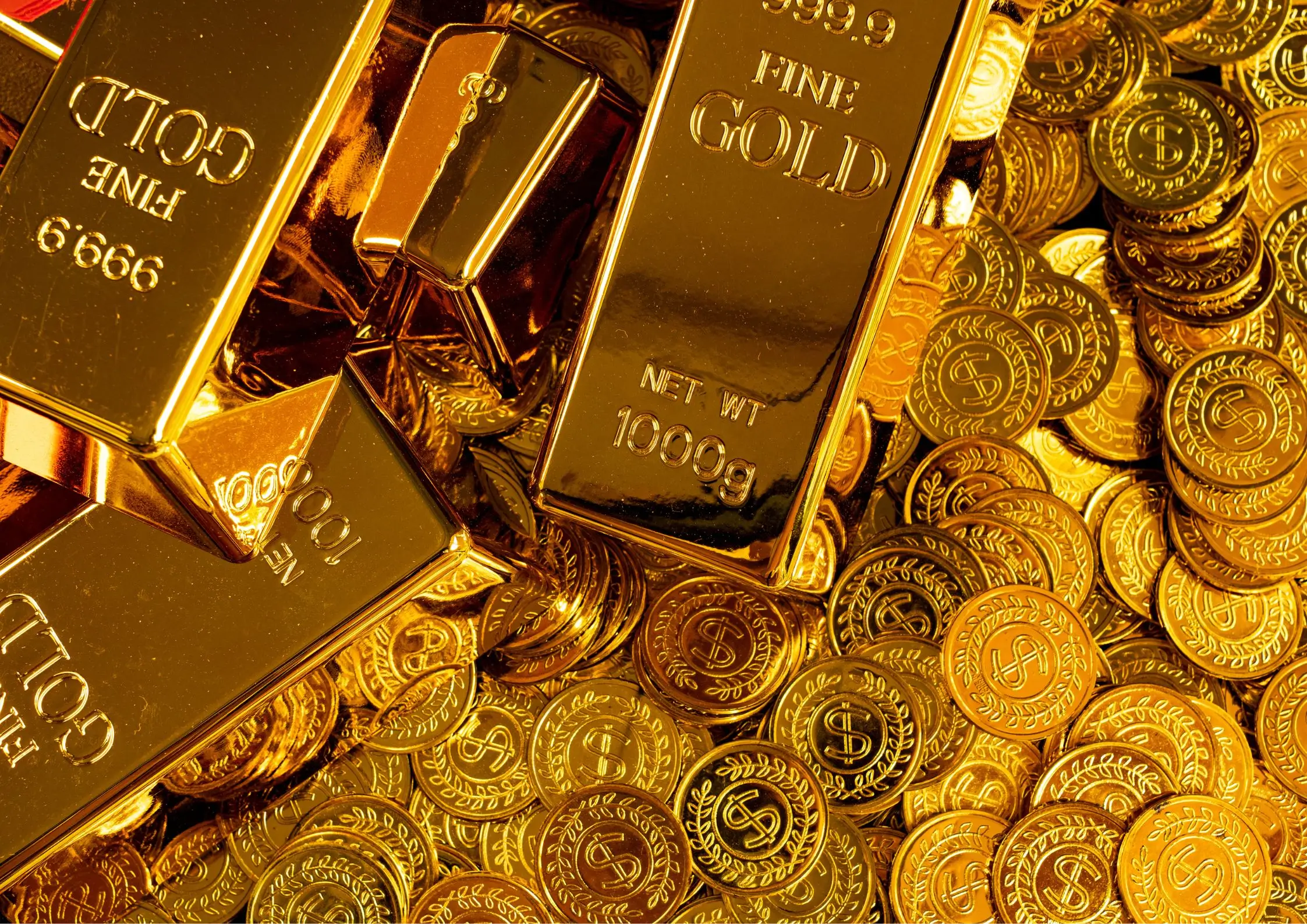 Gold Hits Record High on Fed Rate Cut Expectations and Rising Geopolitical Risks