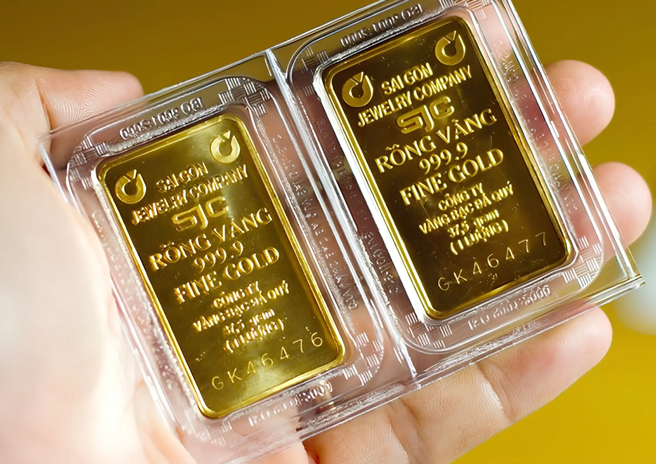 Giá vàng SJC lao dốc mạnh, chênh lệch mua bán duy trì ở mức cao kỷ lục