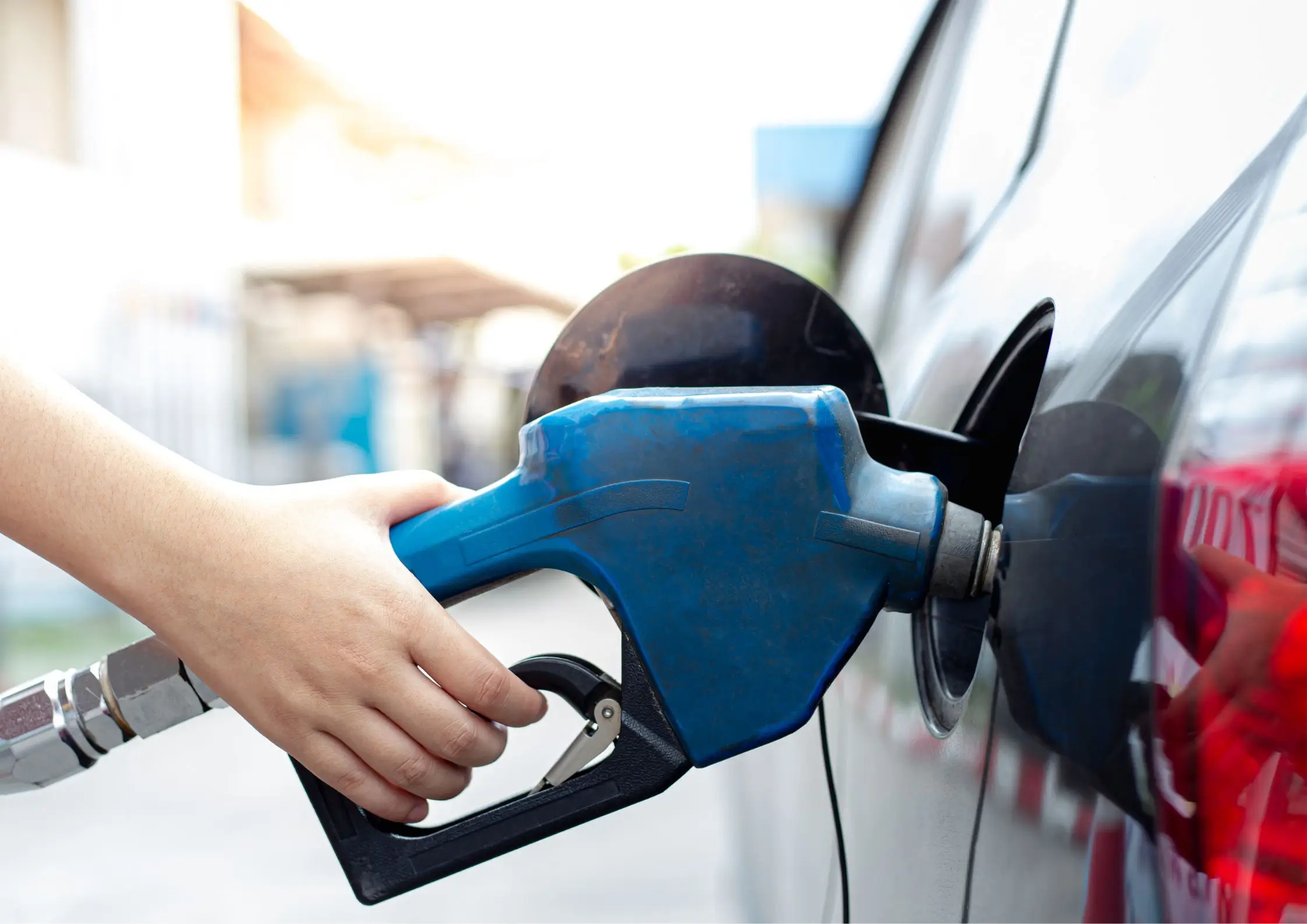 Giá xăng dầu tăng từ chiều 28/8, Bộ Công Thương đề xuất lộ trình sử dụng xăng E10