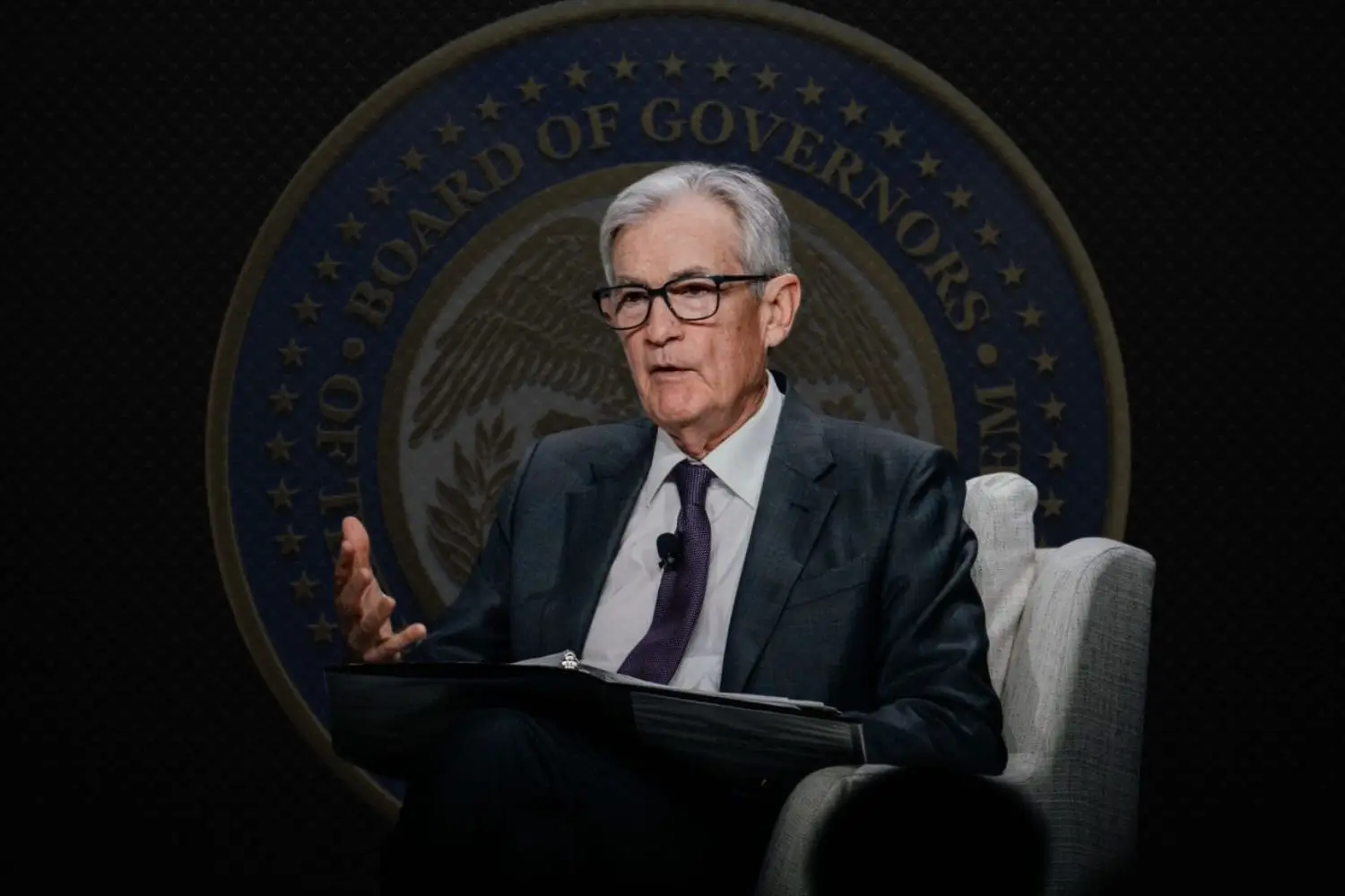 powell-bi-ket-giua-hai-lan-song-ap-luc-lam-phat-va-noi-lo-suy-thoai