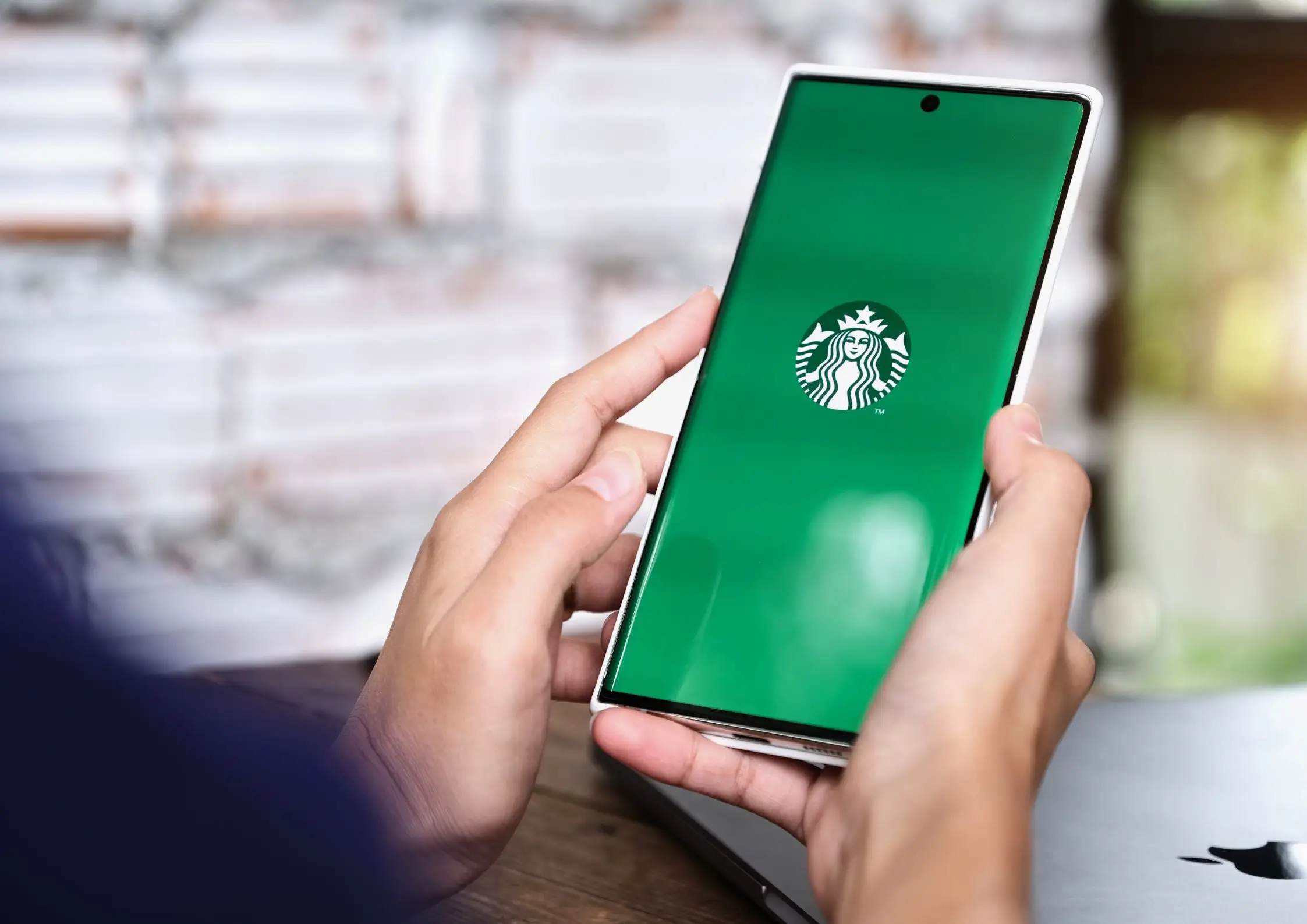 Starbucks cắt giảm nhân sự và đóng cửa cửa hàng trong kế hoạch tái cấu trúc trị giá 1 tỷ USD