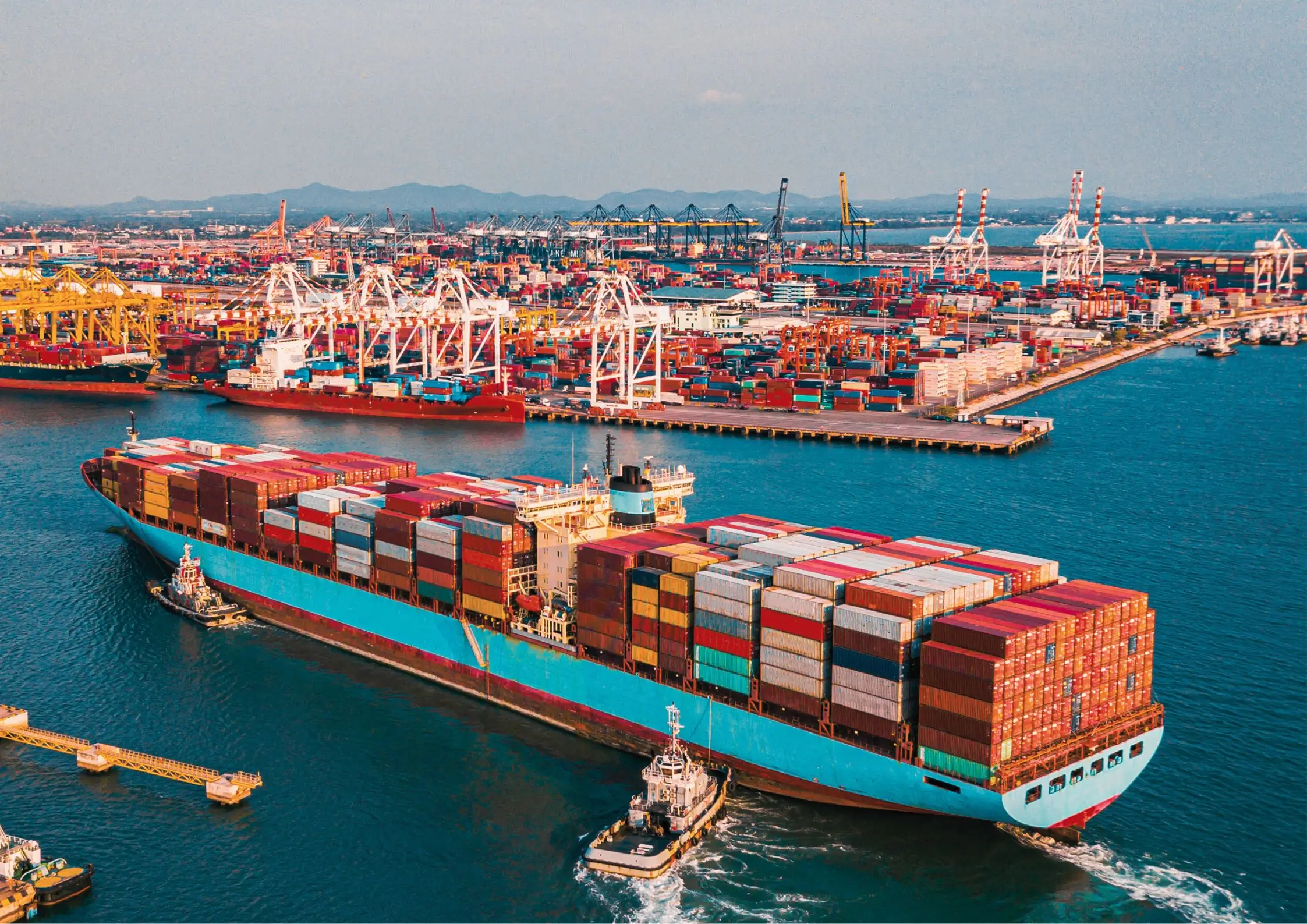 Tăng trưởng xuất khẩu Trung Quốc chậm lại, nhập khẩu từ Mỹ giảm sâu trong tháng 8