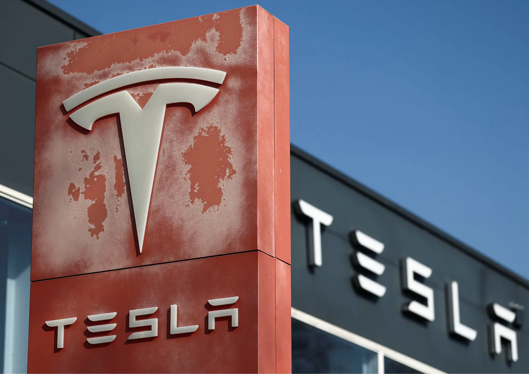 Tesla: Giảm Giá Để Tăng Thị Phần Hay Đánh Đổi Biên Lợi Nhuận?