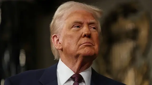 trump-noi-ong-khong-quan-tam-neu-cac-hang-o-to-nuoc-ngoai-tang-gia-do-thue-quan.webp